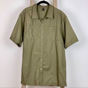 Men’s RVCA short sleeve button down shirt. Size XL
